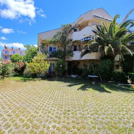 Apartment Apartments&Rooms Villa Rudi
